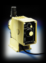 Electromagnetic dosing pump manually-regulated